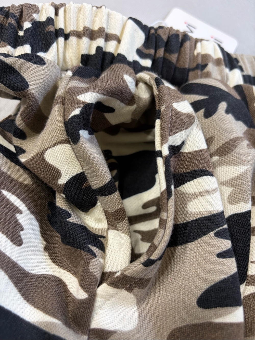 DAVI & DANI Brown Cream Camo French Terry Cargo Adjustable Ankle Hem Pants NWT - Picture 4 of 7